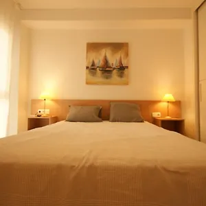 En A 300 M De La Playa, Con Patio Y Salida Directa A Calle Apartamento Vera